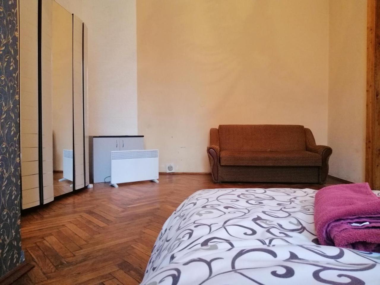 Apple Hostel Lviv Exterior photo